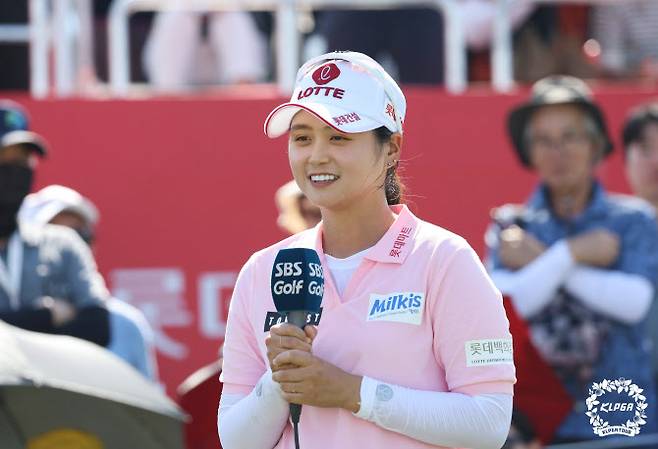 우승 인터뷰하는 최혜진(사진=KLPGA 제공)