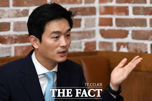 <더팩트>는 2일 서울 여의도 국회에서 여선웅 전 직방 부사장을 만나 약 1시간 여 동안 △'타다 대법 무죄' 관련 민주당을 비판한 이유 △민주당에 돌아온 이유 △민주당의 혁신 방향 등을 물었다. /국회=남용희 기자