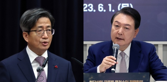 김명수 대법원장(왼쪽)과 윤석열 대통령(오른쪽). 연합뉴스, 경향신문 자료사진