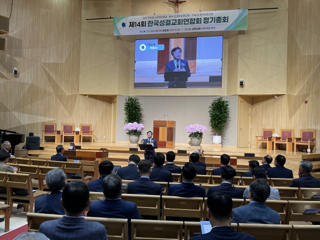 임석웅 한성연 대표회장이 2일 서울 마포구 신촌성결교회에서 열린 제14회 정기총회에서 취임인사를 하고 있다.