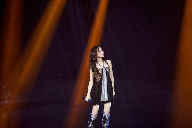 가수 태연이 3~4일 이틀간 서울 올림픽공원 케이스포돔에서 열린 다섯 번째 단독 콘서트로 팬들과 만났다. 태연은 이번 공연으로 솔로와 그룹으로 케이스포돔을 매진시킨 K-팝 첫 아티스트라는 역사를 썼다. [SM엔터테인먼트 제공]