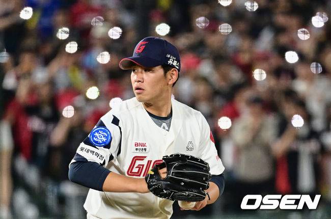 [OSEN=부산, 이석우 기자] 3일 부산 사직구장에서 2023 신한은행 SOL KBO리그 롯데 자이언츠와 KIA 타이거즈의 경기가 열렸다. 롯데 자이언츠 김진욱이 역투하고 있다. 2023.06.03 / foto0307@osen.co.kr