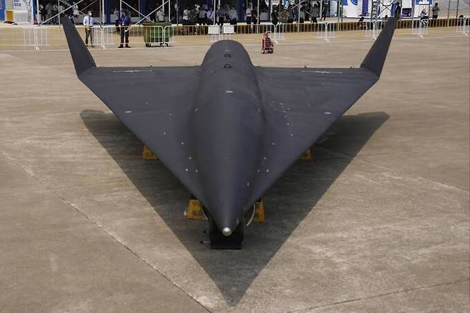 대만을 서쪽에서 동쪽으로 약 65초 만에 횡단할 수 있는 중국의 초음속 고고도 정찰 드론 WZ-8.