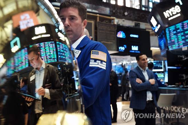 뉴욕증권거래소의 트레이더들 [AFP 연합뉴스 자료사진/게티 이미지 제공]