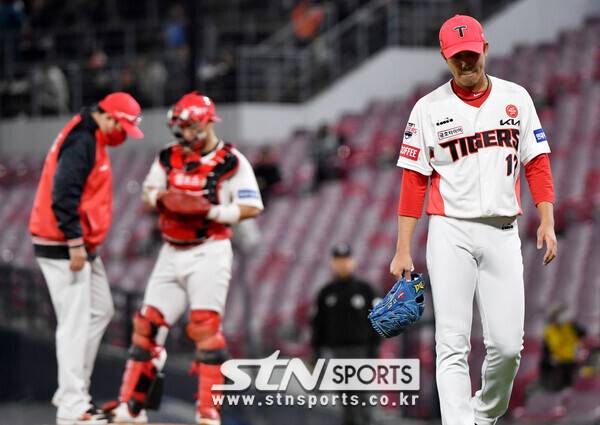 팀을 지탱하고 있는 임기영. 사진┃뉴시스