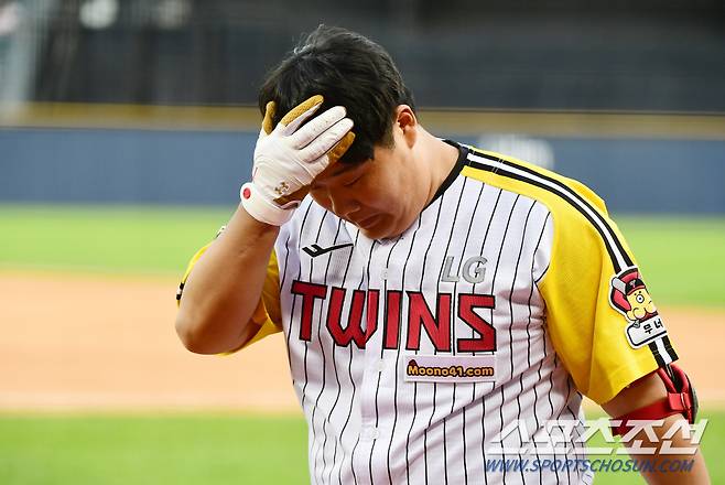 2023 KBO리그 LG트윈스와 NC다이노스의 경기가 3일 잠실야구장에서 열렸다. 1군 첫 데뷔 타석에 나선 LG 김범석이 유격수 땅볼로 물러나고 있다.  잠실=최문영 기자deer@sportschosun.com /2023.06.03/