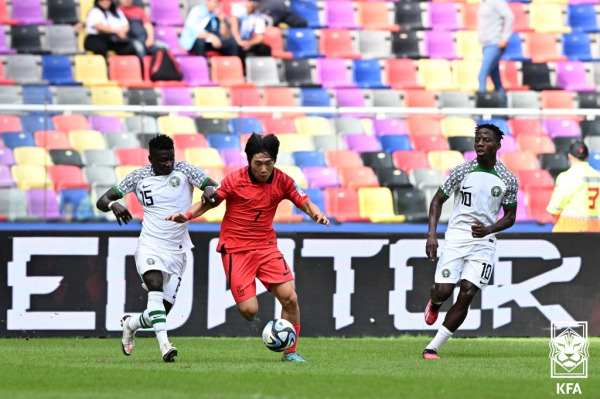 5일 아르헨티나 산티아고 델 에스테로 스타디움에서 열린 2023 FIFA U-20 월드컵 8강 한국과 나이지리아의 경기. 전반전 김용학이 드리블을 시도하고 있다. 대한축구협회