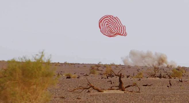 유인우주선 귀환 캡슐이 지구로 떨어진 모습. / 사진=중국유인우주국(CMSA)