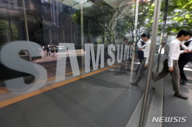 [서울=뉴시스] 조성우 기자 = 서울 서초구 삼성전자 서초사옥 모습이 보이고 있다. 2023.04.27. xconfind@newsis.com