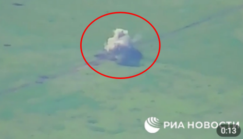 4일(이하 현지시간) 러시아 국방부가 우크라이나가 대반격을 시도했으나 실패했다며 우크라이나 전차 또는 장갑차가 파괴되는 영상을 공개했다