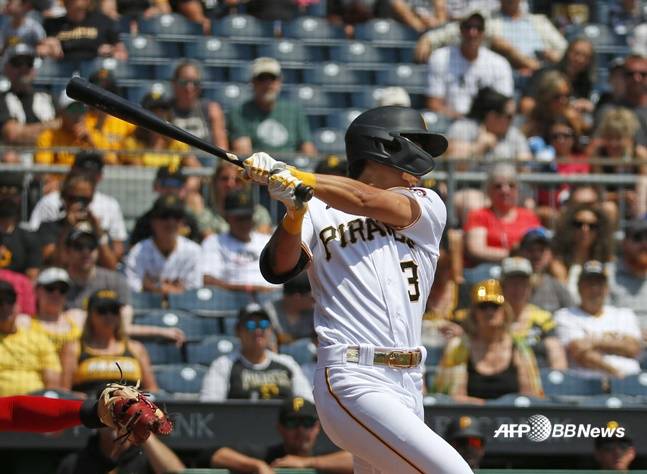 피츠버그 배지환이 5일(한국시간) 세인트루이스전에서 1회 말 2타점 적시타를 터트리고 있다. /AFPBBNews=뉴스1