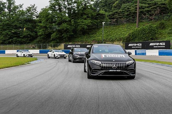 트랙 주행하는 AMG 전동화 모델 [메르세데스-벤츠 코리아 제공. 재판매 및 DB금지]