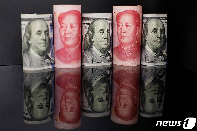 미국 달러와 중국 위안화 지폐/ 2022.9.29ⓒ 로이터=뉴스1