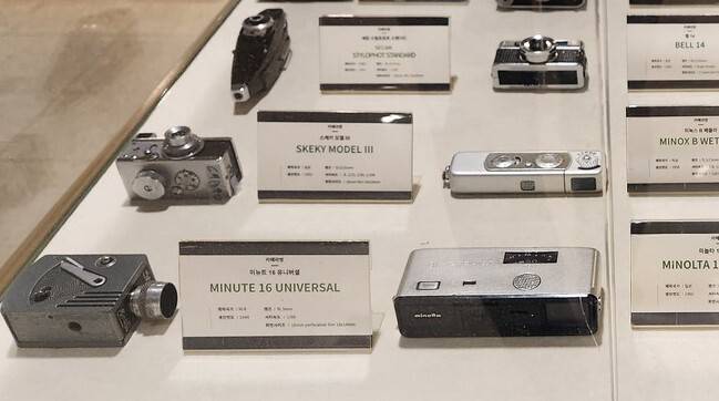 고 이경모 사진기자가 기증한 2차 세계대전 당시 첩보 사진기들. 김용희 기자 kimyh@hani.co.kr