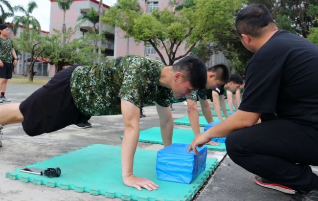 대만 국방부가 양안 사이의 갈등이 고조되는 상황에서 군 입대 면제 기준을 강화했다. 출처:웨이보