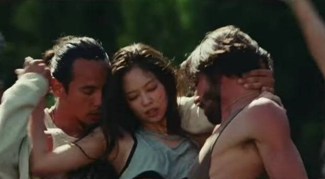 제니가 미국 드라마 '디 아이돌' 첫 화에서 파격적인 춤을 춰 논란이 되고 있다. /HBO 영상 캡처