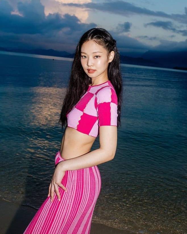 제니의 언더붑패션 ⓒ보그매거진 인스타그램