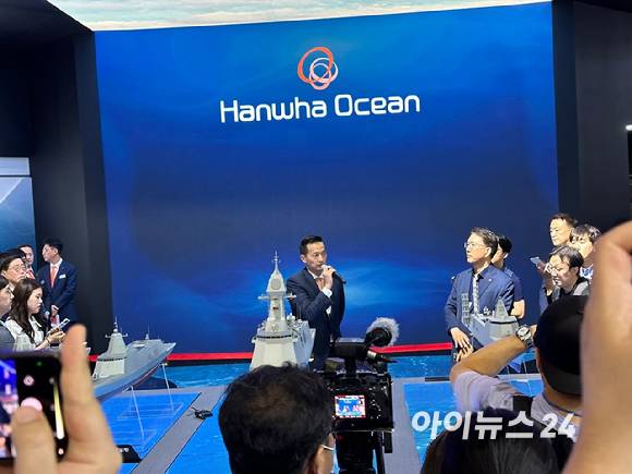 7일 전시장을 찾은 김동관 한화그룹 부회장 [사진=양호연 기자]