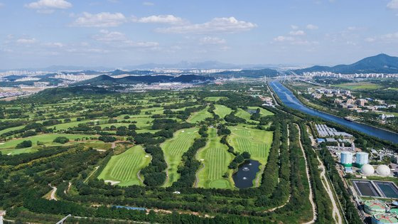 매립을 완료하고 현재 골프장으로 활용되고 있는 수도권매립지 제1매립장. 사진 수도권매립지관리공사