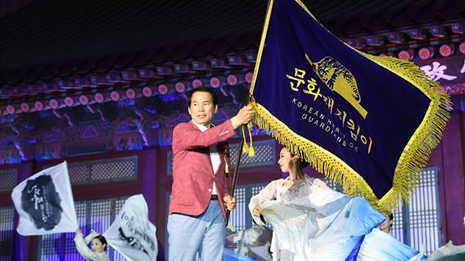 ▲조상열 대표는 전국 130여개 단체가 가입 활동하는 한국문화재지킴이단체연합회를 창립, 초대 회장을 역임했으며, 당시 6월 22일을 '문화재지킴이 날'로 제정 선포하기도 했다.