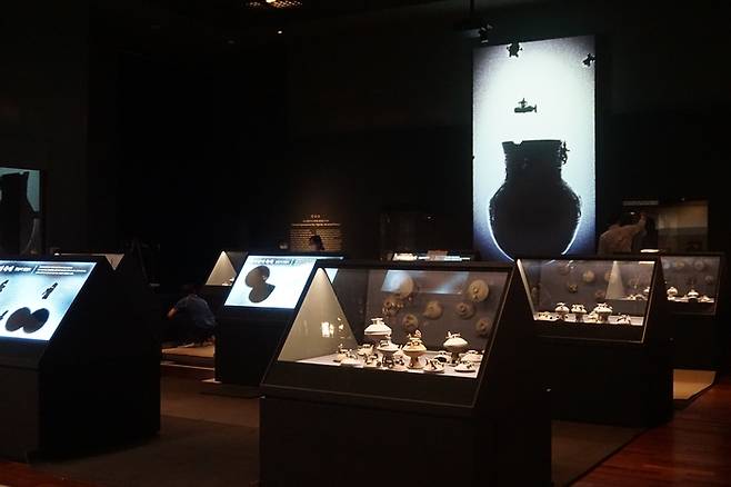 특별전 ‘영원한 여정, 특별한 동행’의 전시장 전경 일부. 중앙박물관 제공
