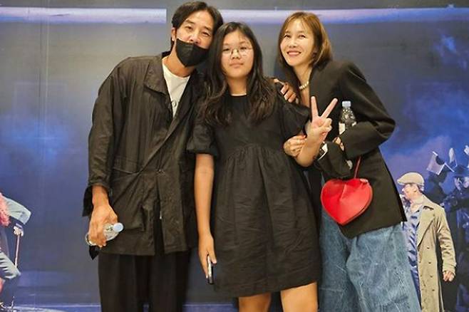 엄태웅 윤혜진 엄지온 세 가족 사진