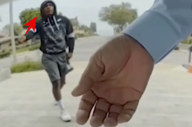 미국 현지시간으로 4일, 캘리포니아에 사는 한국계 노인(붉은 동그라미)이 강도들의 공격을 받았다. 왼쪽은 CCTV에 잡힌 강도 용의자, 오른쪽은 사건 당시 CCTV에 찍힌 피해자의 손