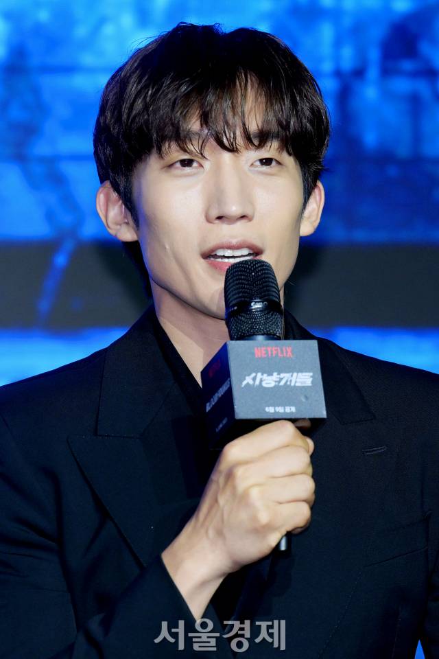 배우 이상이가 7일 오전 서울 마포구 호텔 나루 서울 엠갤러리에서 진행된 넷플릭스 시리즈 ‘사냥개들’(각본/연출 김주환) 제작발표회에서 소감을 말하고 있다. 김규빈 기자