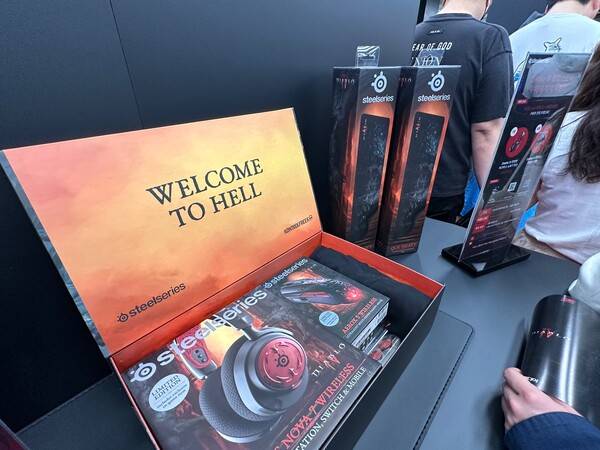 - 박스에 담겨 있으니까 더 멋스럽네요