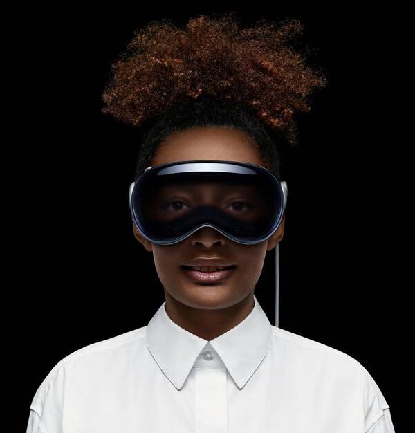 세계 연례 개발자 회의(WWDC)에서 첫 공개된 MR 헤드셋 '비전 프로'. 사진=애플 홈페이지