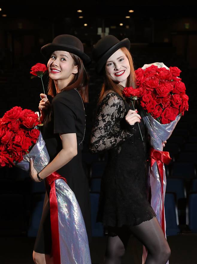 뮤지컬 '시카고' 내한 투어를 위해 방한한 미국의 록시 케이티 프리든과 한국에서 가장 오래 록시를 연기한 아이비가 함께 무대 위에 섰다. 2023년 6월 1일 오후. 서울 용산구 한남동 블루스퀘어. / 오종찬 기자