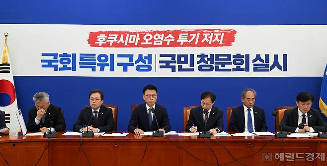 더불어민주당 정책조정회의가 8일 서울 영등포구 여의도 국회의사당 본청에서 열리고 있다. 임세준 기자