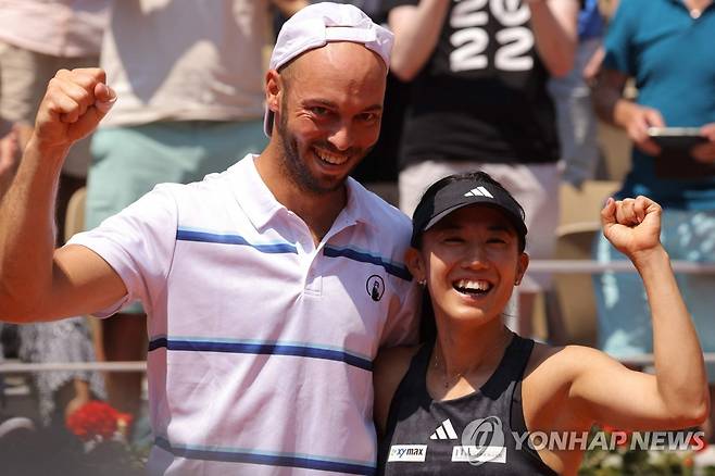가토 미유(오른쪽)와 팀 푸츠 [AFP=연합뉴스]