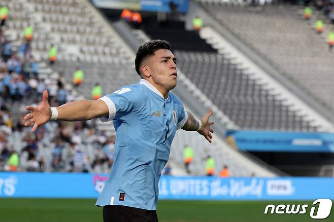 8일(현지시간) 아르헨티나 라플라타 라플라 스타디움에서 열린 'FIFA U-20 월드컵 아르헨티나 2023' 준결승전 이스라엘과 우루과이의 경기에서 우루과이 두아르테가 선취골을 넣고 기뻐하고 있다. 2023.6.9/뉴스1 ⓒ News1 이승배 기자