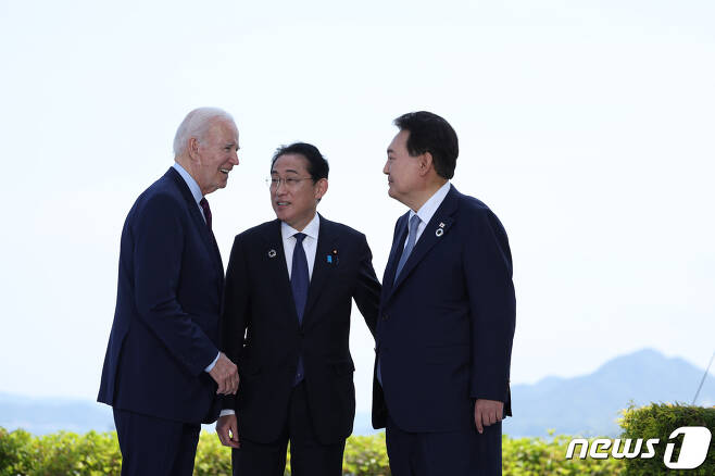 왼쪽부터 조 바이든 미국 대통령과 기시다 후미오 일본 총리, 윤석열 대통령. (대통령실 제공) 2023.5.21/뉴스1 ⓒ News1 오대일 기자