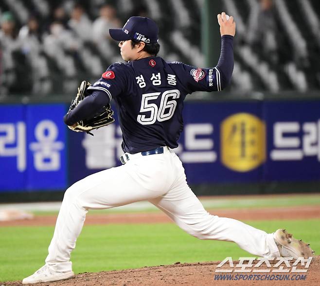 8일 부산 사직구장에서 열린 KT와 롯데의 경기. 7회초 정성종이 투구하고 있다. 부산=정재근 기자 cjg@sportschosun.com/2023.6.8/