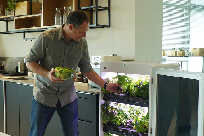 집에서 채소를 재배하는 기구를 만드는 푸드테크 스타트업 ‘아그와’. 비바 테크 제공