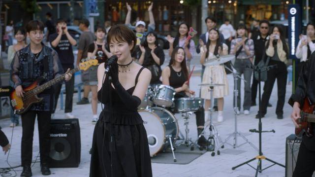 홍수아가 영화를 통해 변신한다. '나비효과' 스틸컷