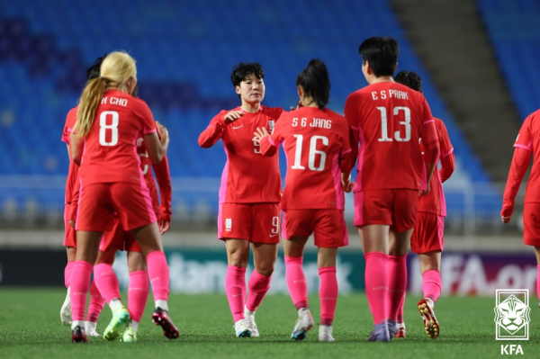 여자축구대표팀 이금민 등 선수들이 지난 4월 7일 잠비아전에서 골을 터뜨린 뒤 기뻐하고 있다. 사진=대한축구협회