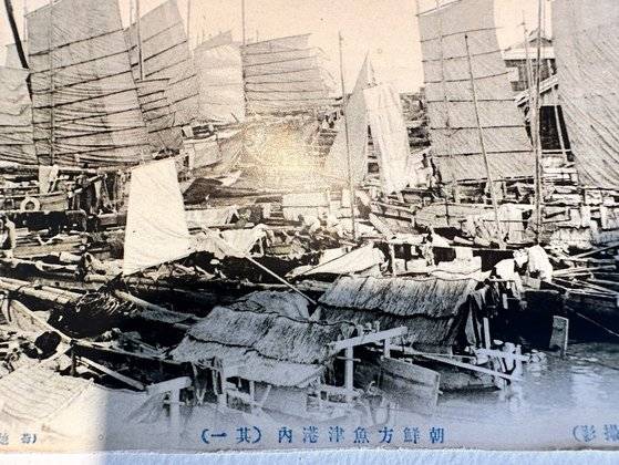 방어진박물관에 전시 중인 과거 방어진 항구에 정박된 배들의 모습. 김윤호 기자