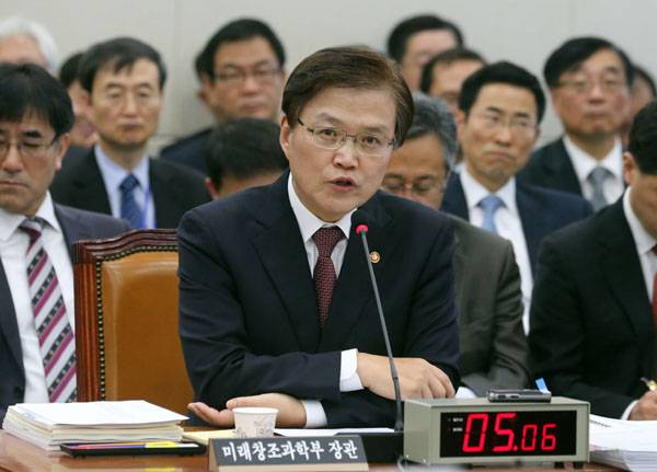 ▲ 최양희 KT 사외이사 후보자. 사진은 2016년 미래창조과학부 장관 때 국회에 출석해 발언하는 모습. ⓒ연합뉴스