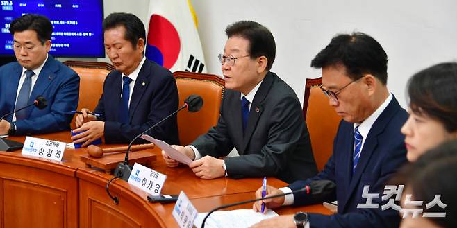 더불어민주당 이재명 대표가 7일 서울 여의도 국회에서 열린 최고위원회의에서 모두발언을 하고 있다. 윤창원 기자