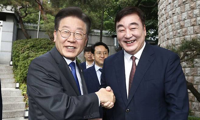 더불어민주당 이재명 대표가 지난 8일 성북구 중국대사관저에서 싱하이밍 주한 중국대사를 만나고 있다. 국회사진기자단