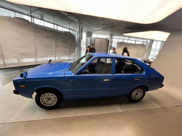 ‘포니의 시간’ 전시회가 열리는 현대모터스튜디오 서울에는 1990년 단종된 포니 모델이 33년 만에 복원돼 실차 그대로 전시돼 있다. 서민우기자