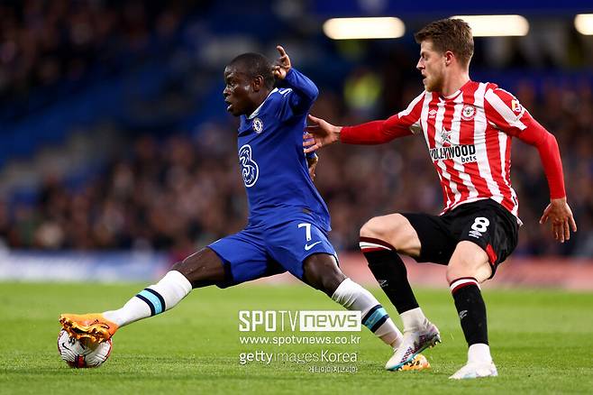 ▲ 첼시 부동의 주전 미드필더 은골로 캉테(왼쪽)도 알이티하드 이적이 유력하다.