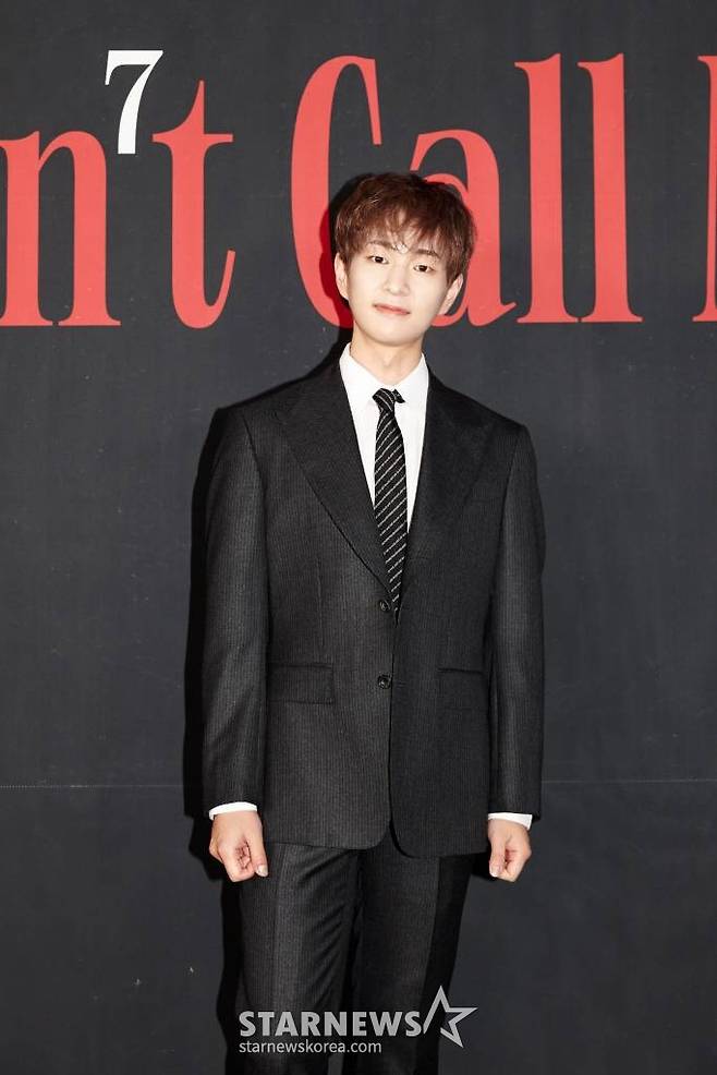 그룹 샤이니 온유가 22일 오후 온라인 생중계로 진행된 정규 7집 ‘Don’t Call Me’(돈트 콜 미) 발매기념 기자간담회에 앞서 포즈를 취하고 있다. /사진제공=SM엔터테인먼트 /사진=이동훈 기자 photoguy@