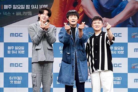 Kian84 released the estimated ratings of tae gyeAround the World in 80 Days2 PD and mentioned the same time zone program My Little Hero.On the 9th, MBC WorldAround the World in 80 Days2 (hereinafter tae gye Around the World in 80 Days2) production presentation was held at Sangam MBC Golden Mouse Hall in Mapo-gu, Seoul.Kian84, Yandex Search, Panibottle and Ji-woo Kim attended the event.WorldAround the World in 80 Days is a travel art that goes to the far side of the globe when Kian84, a man who lives in his birth, is born and meets new people with the keywords unplanned and local contact.In Season 1, Kian84, along with Lee Si-eon and Pani Bottle, took a trip to South America. In Season 2, Lee Si-eon was eliminated and Yandex Search joined.Indias journey, where life and death coexist and tens of thousands of pilgrims stay.On this day, Ji-woo Kim PD expressed Condolences about the Indian train accident before the production presentation started.Kim PD said, I know that many people are worried about the program because of a train accident in India. I want to express Condolences and our filming was completed less than a month ago.I will think carefully about the concerns of viewers and edit them. Panibottle expressed his feelings about joining Season 2 following Season 1, saying, You called me again, but I think Im using it with confidence.Kian84 said, Im sorry for Xian, but Season 2 is definitely fun. You can really look forward to it.Yandex Search is also the first time, but it fits better than I thought, and Im sorry for my brother. He apologized and laughed.Yandex Search commented, Even though there are professional entertainers, I thought there was a reason to call my creator. I think it is a raw image that only I can show.Expect a lot, he said.I wanted to go together, but I was not able to join because of the drama schedule, Kim PD said, referring to Lee Si-eons failure to join Season 2.As for Yandex Search, he said, I thought he had the wildness, he said. I thought I would go deeper and deeper.I needed a stronger wildness, so I went to Yandex Search, a character called Handsome Kian84. I thought about what would happen if Kian84 and Handsome Kian84 met. When asked about the season 2 goal, Kian84 said, Ji-woo Kim PD is about 6%, he said. I hope it works out, but there are a lot of good programs.Lim Young-woong also has a program, he said.tae gyeAround the World in 80 Days2 will be broadcasted on the same time with KBS 2TV My Little Hero.Producer Kim explained, There are programs that are loved so much at that time, so if we work hard, I think there are people who like the charm and characteristics of the tae gye around the world in 80 Days 2 program.In Kim PDs explanation, Kian84 laughed, saying, I think I heard 6%.Finally, Kim said, I wanted to make a travel that was ruined at the time of Season 1. This time, I think it is a travel to the end.tae gyeAround the World in 80 Days 2 will be broadcasted at 9:10 pm on the 11th.Photograph: MBC