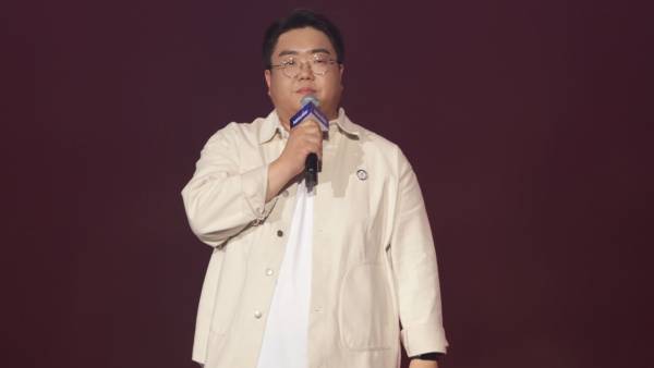 - 강원기 총괄 디렉터 