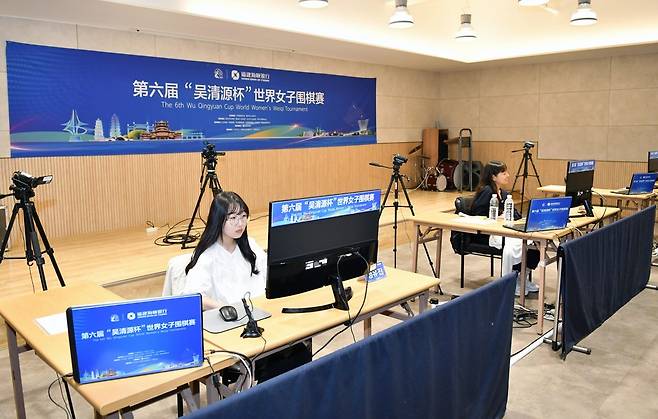 온라인으로 진행된 오청원배 세계여자바둑 24강전에서 정유진 3단이 중국의 리허 5단에게 193수 만에 불계승을 거두고 16강에 진출했다. [한국기원 제공]