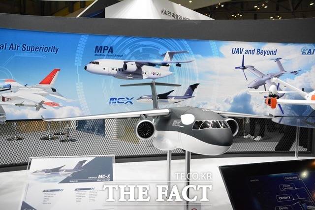 KAI가 MADEX 2023에서 공개한 다목적수송기(MC-X) 기반 해상 초계기 형상 모형. /김태환 기자